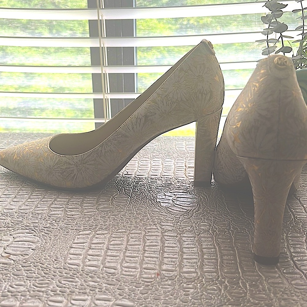 Michael Kors White & Gold Heels.